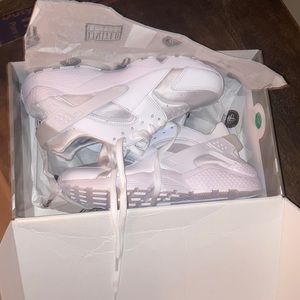 Mens 9 All White huaraches (Brand New)
